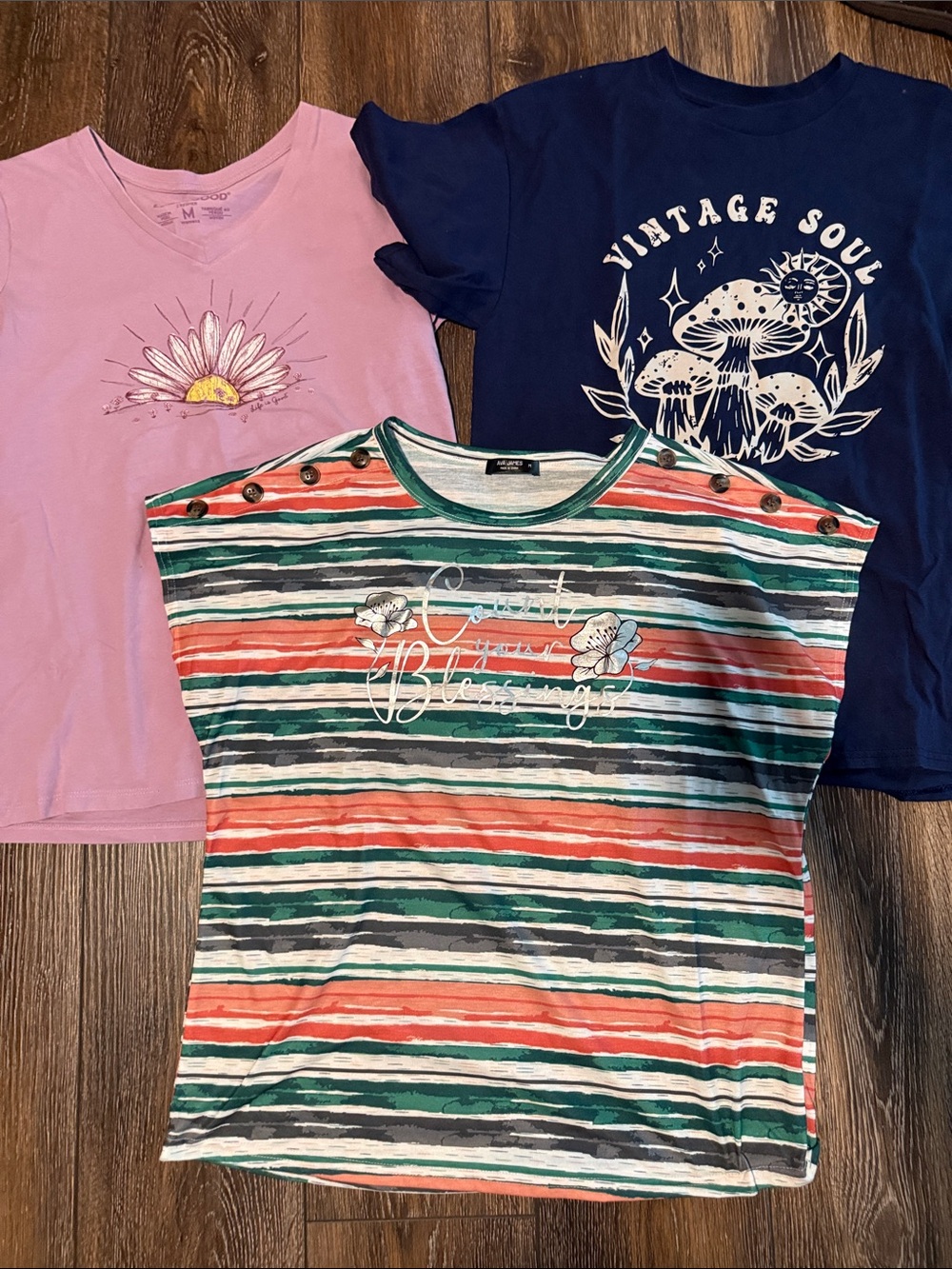 Women’s T shirt lot size Medium
